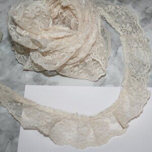 RUFFLED LACE #1452 - Floral Scalloped Edge Cream Natural - 1 1/4" x 3 yds